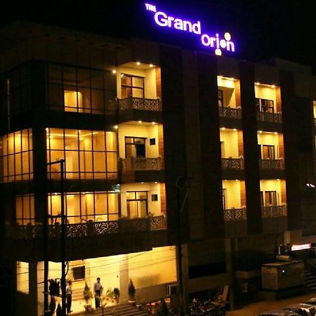 The Grand Orion Hotel Chinhat Bagian luar foto