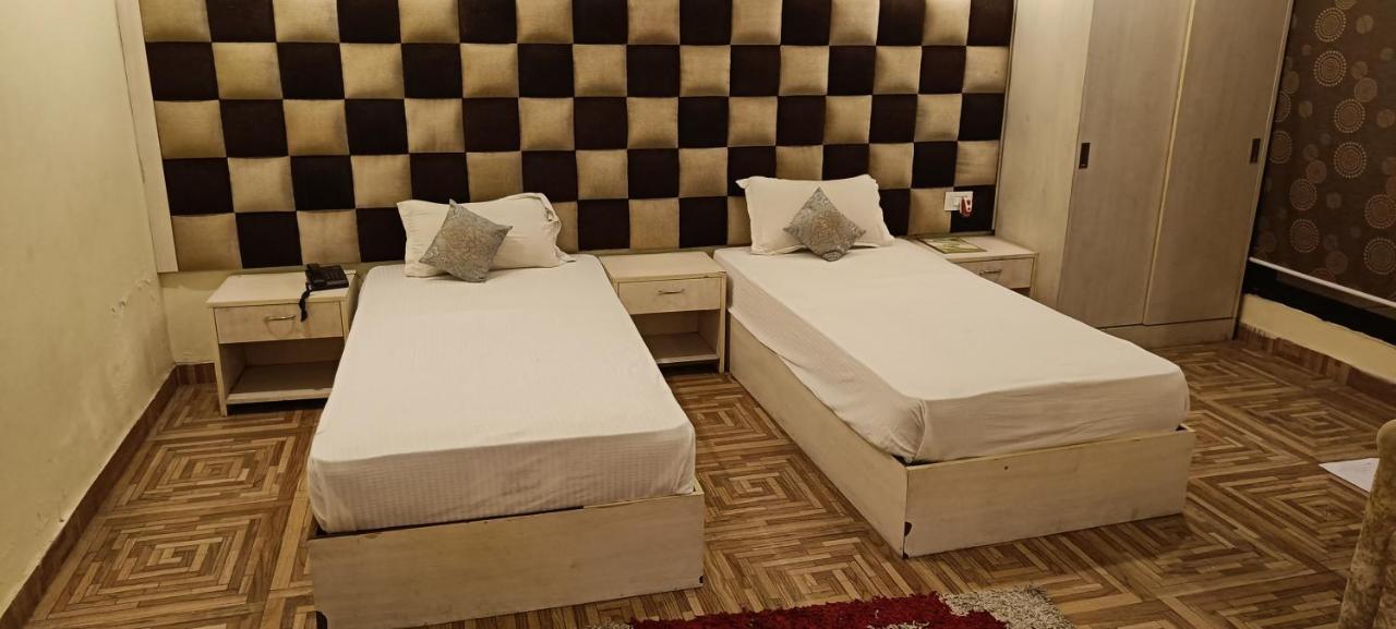 The Grand Orion Hotel Chinhat Bagian luar foto