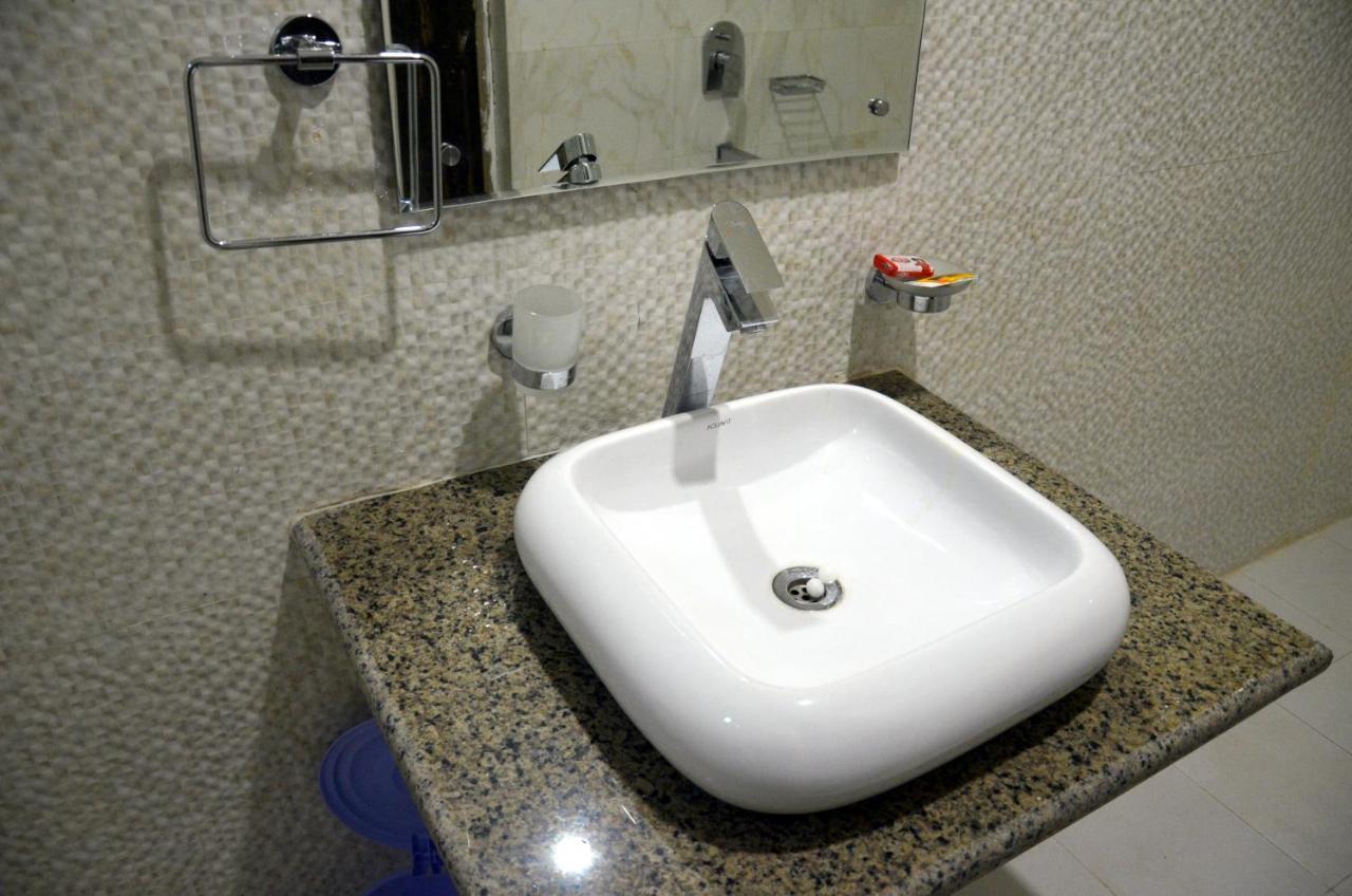 The Grand Orion Hotel Chinhat Bagian luar foto