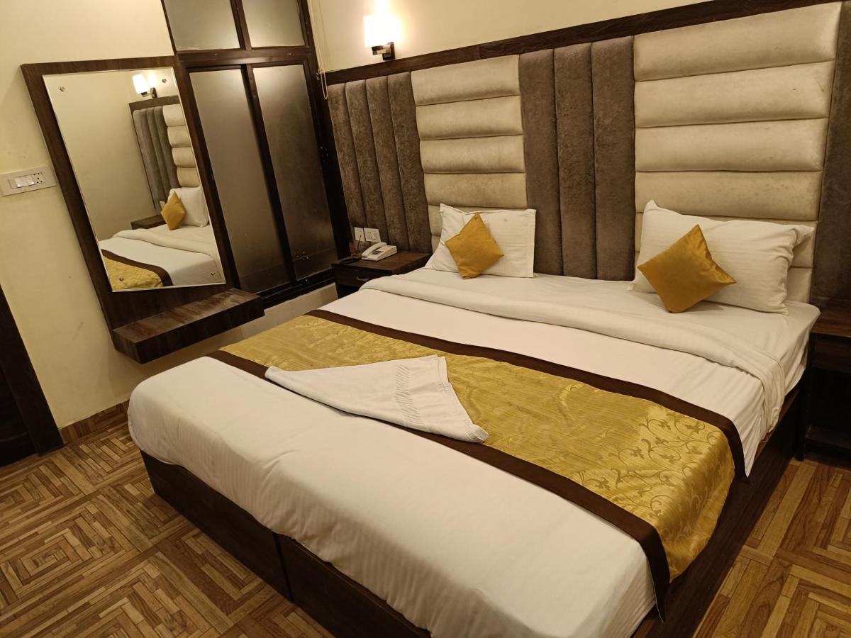 The Grand Orion Hotel Chinhat Bagian luar foto